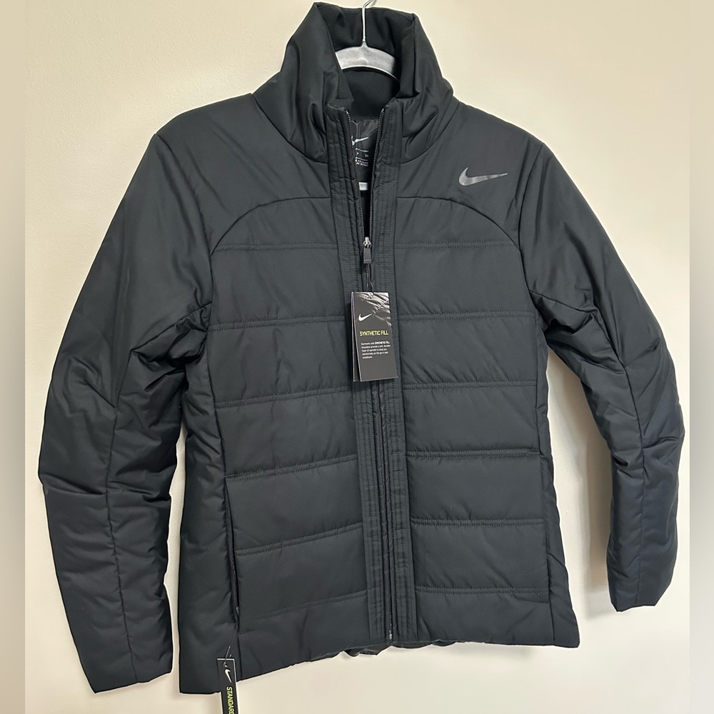 NWT. Nike Women’s Puffer Jackett
